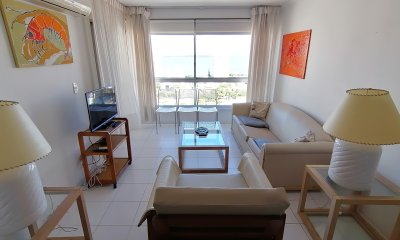 Apartamento en venta de 3 dormitorios con vista al mar en torre Triangulo, Brava Punta del Este.