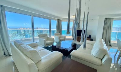En venta apartamento de 3 suite y dependencia en Casino Tower