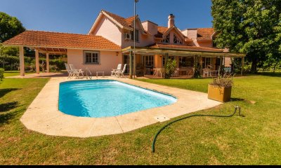 Casa en venta ubicada en la mejor zona de Cantegril, Punta del Este.