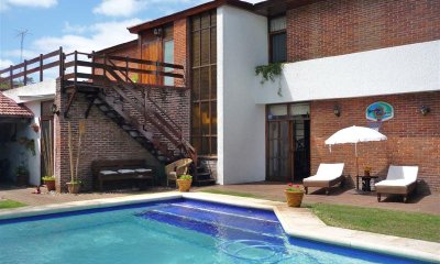 Muy linda casa de 5 dormitorios en venta en Mansa, Punta del Este.
