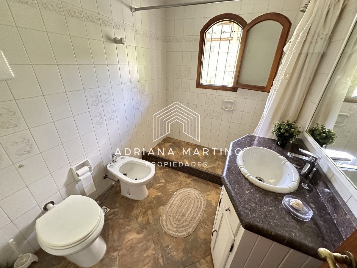 Casa ID.70736 - Muy buen chalet en venta en Pinares 