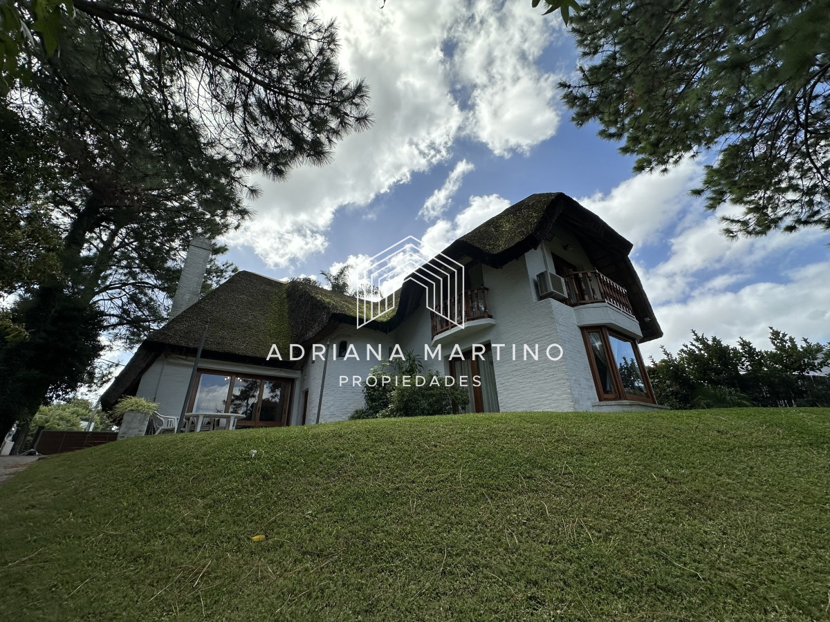 Casa ID.70736 - Muy buen chalet en venta en Pinares 