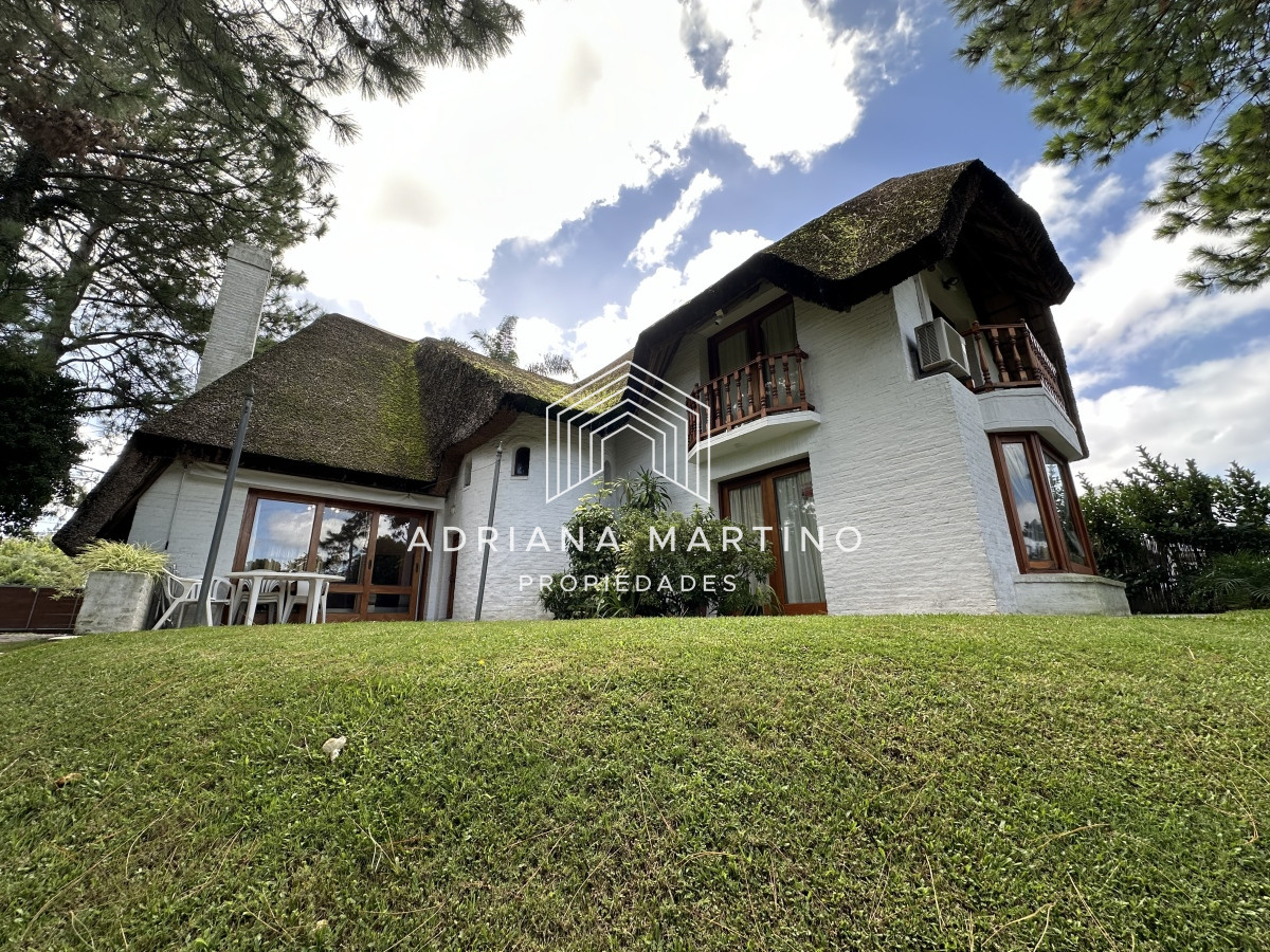 Casa ID.70736 - Muy buen chalet en venta en Pinares 