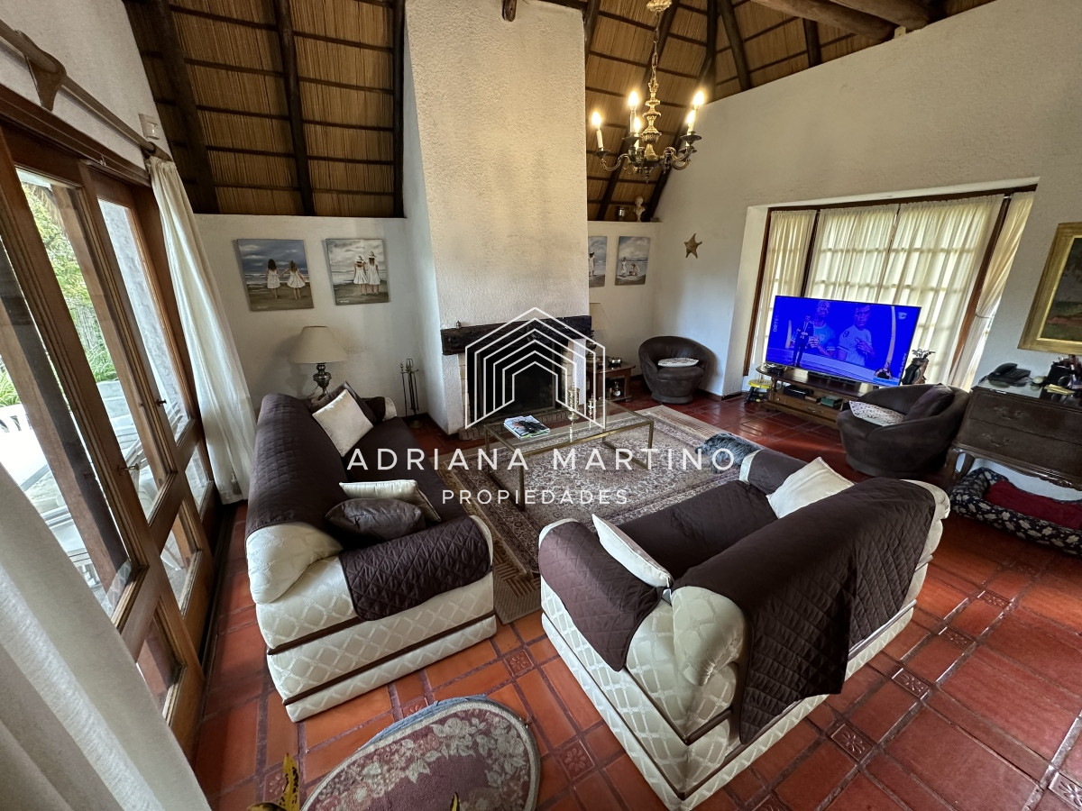 Casa ID.70736 - Muy buen chalet en venta en Pinares 