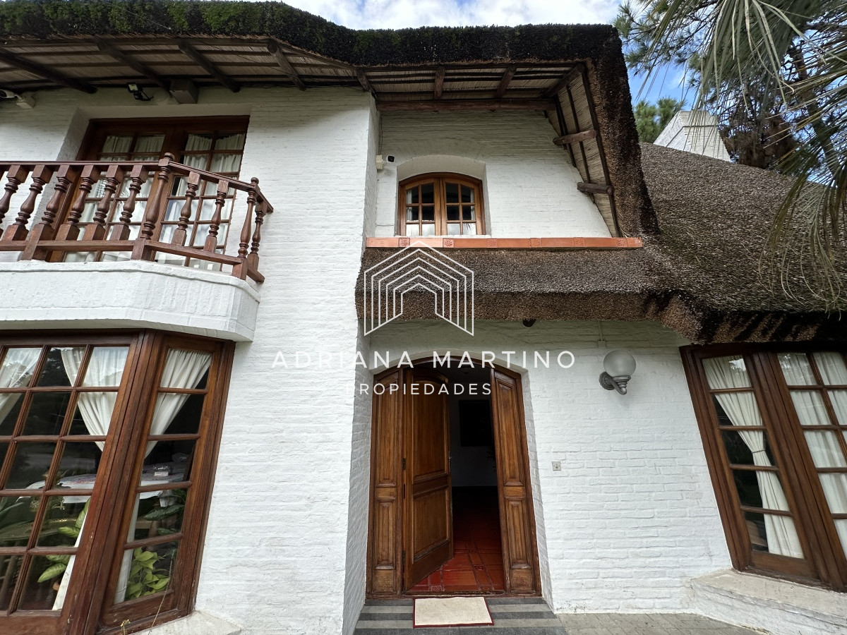 Casa ID.70736 - Muy buen chalet en venta en Pinares 