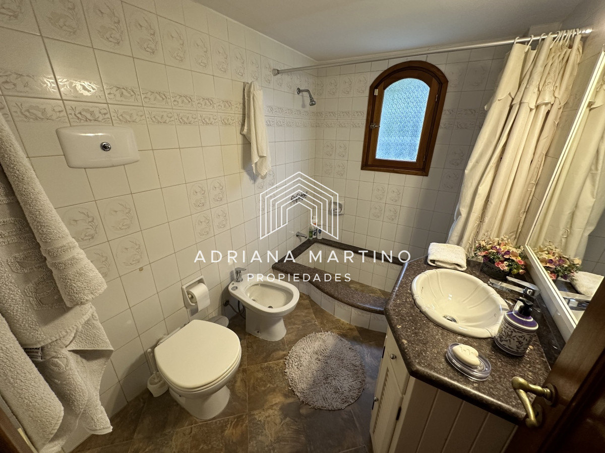 Casa ID.70736 - Muy buen chalet en venta en Pinares 