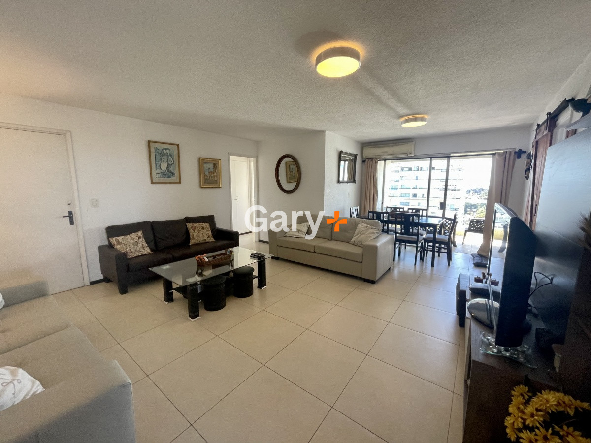 Apartamento ID.29295 - Apartamento de 3 dormitorios 2 baños en excelente ubicación - vende en exclusividad