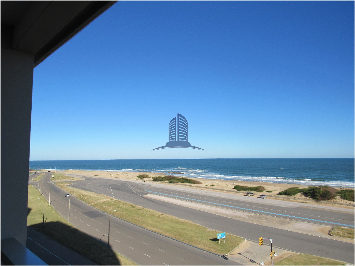 Apartamento en Punta del Este frente a la Brava