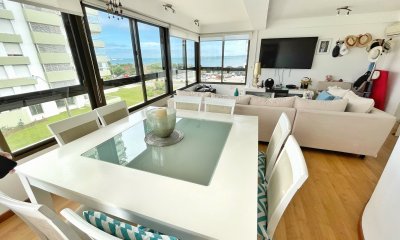 Apartamento reciclado en Excelente ubicación en Playa Mansa