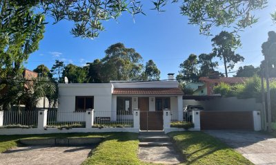 Muy linda casa con piscina en Pinares