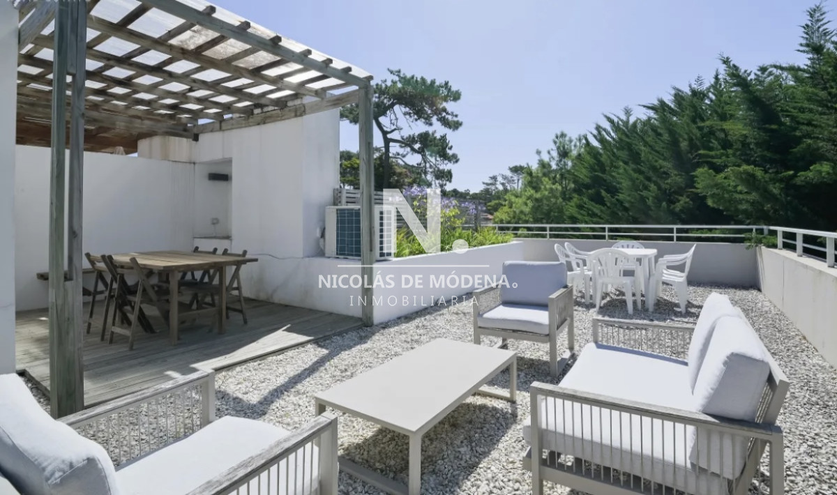 Vende Apto de 2 dormitorios Penthouse en playa brava 