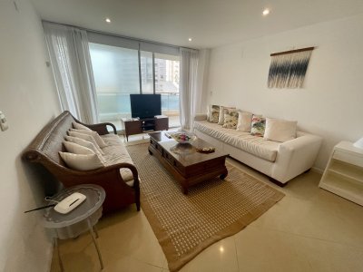 Apartamento de 3 dormitorios en venta. Torre Sol y Luna