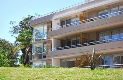 Vende Apto de 2 dormitorios Penthouse en playa brava 