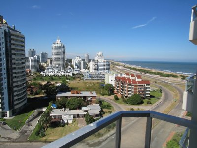 Excelente ubicación, a metros de la brava, en venta, 1 dormitorio con 2 baños