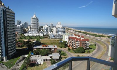 Excelente ubicación, a metros de la brava, en venta, 1 dormitorio con 2 baños