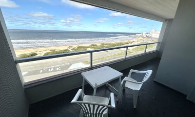 Apartamento en venta de 2 dormitorios frente al mar