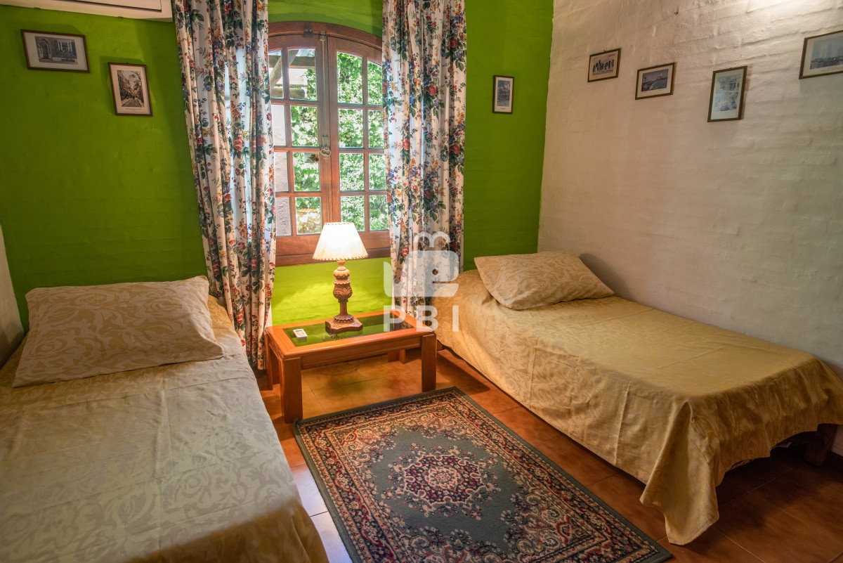 TXV5IGFtcGxpYSBjYXNhIGNvbiBwaXNjaW5hLCBwYXJyaWxsZXJvIHkgYXBhcnRhbWVudG8gYW5leG8uIC0gUmVmIDogUEJJMTU2Mjk=