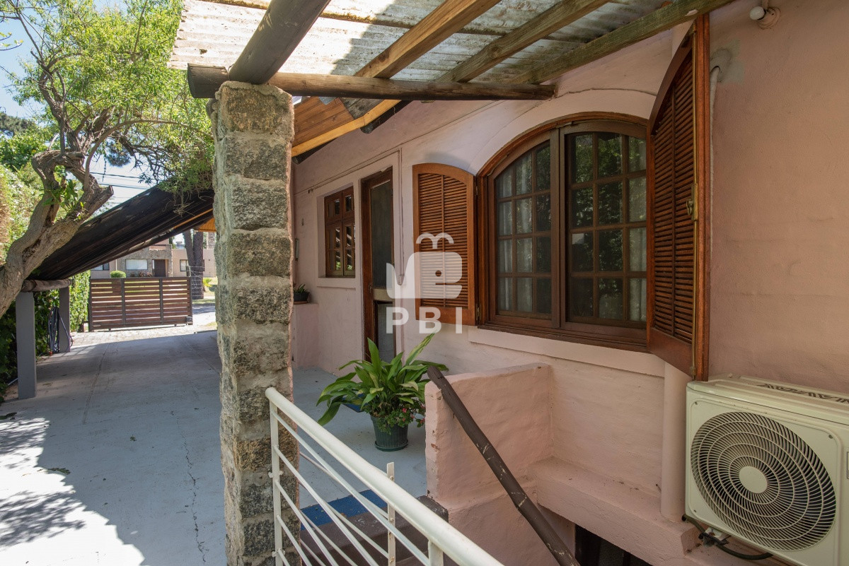 TXV5IGFtcGxpYSBjYXNhIGNvbiBwaXNjaW5hLCBwYXJyaWxsZXJvIHkgYXBhcnRhbWVudG8gYW5leG8uIC0gUmVmIDogUEJJMTU2Mjk=