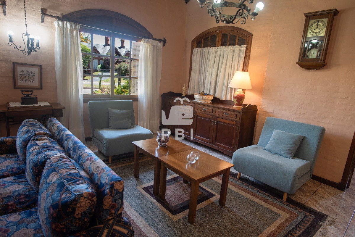 TXV5IGFtcGxpYSBjYXNhIGNvbiBwaXNjaW5hLCBwYXJyaWxsZXJvIHkgYXBhcnRhbWVudG8gYW5leG8uIC0gUmVmIDogUEJJMTU2Mjk=