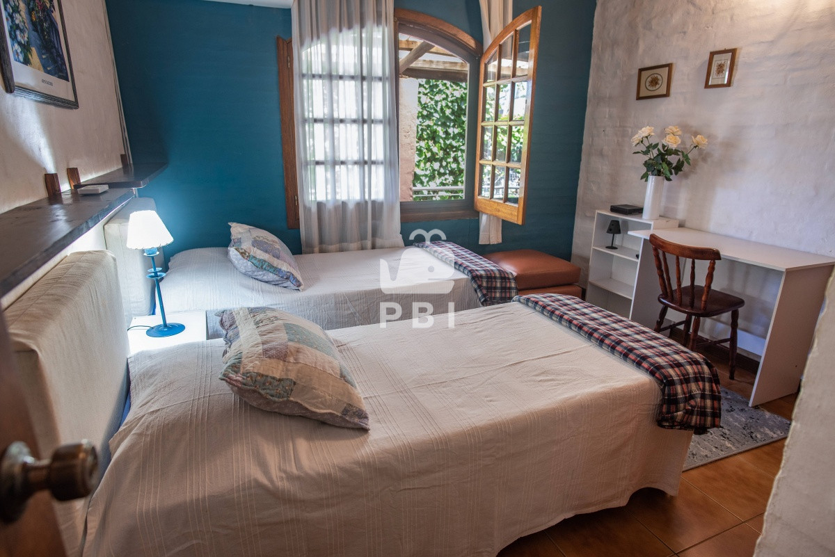 TXV5IGFtcGxpYSBjYXNhIGNvbiBwaXNjaW5hLCBwYXJyaWxsZXJvIHkgYXBhcnRhbWVudG8gYW5leG8uIC0gUmVmIDogUEJJMTU2Mjk=