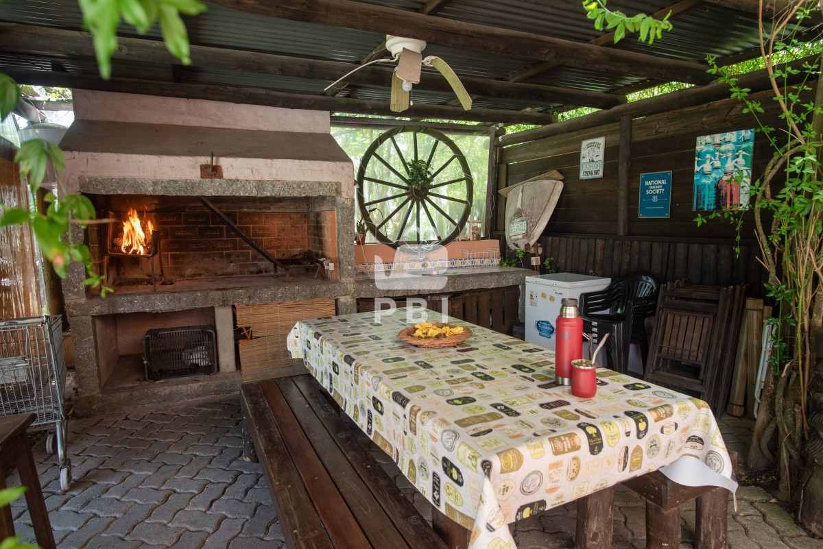 TXV5IGFtcGxpYSBjYXNhIGNvbiBwaXNjaW5hLCBwYXJyaWxsZXJvIHkgYXBhcnRhbWVudG8gYW5leG8uIC0gUmVmIDogUEJJMTU2Mjk=