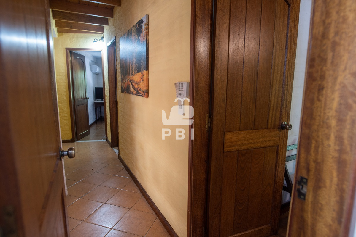 TXV5IGFtcGxpYSBjYXNhIGNvbiBwaXNjaW5hLCBwYXJyaWxsZXJvIHkgYXBhcnRhbWVudG8gYW5leG8uIC0gUmVmIDogUEJJMTU2Mjk=