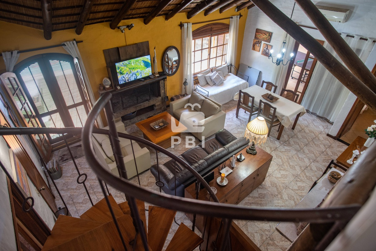 TXV5IGFtcGxpYSBjYXNhIGNvbiBwaXNjaW5hLCBwYXJyaWxsZXJvIHkgYXBhcnRhbWVudG8gYW5leG8uIC0gUmVmIDogUEJJMTU2Mjk=