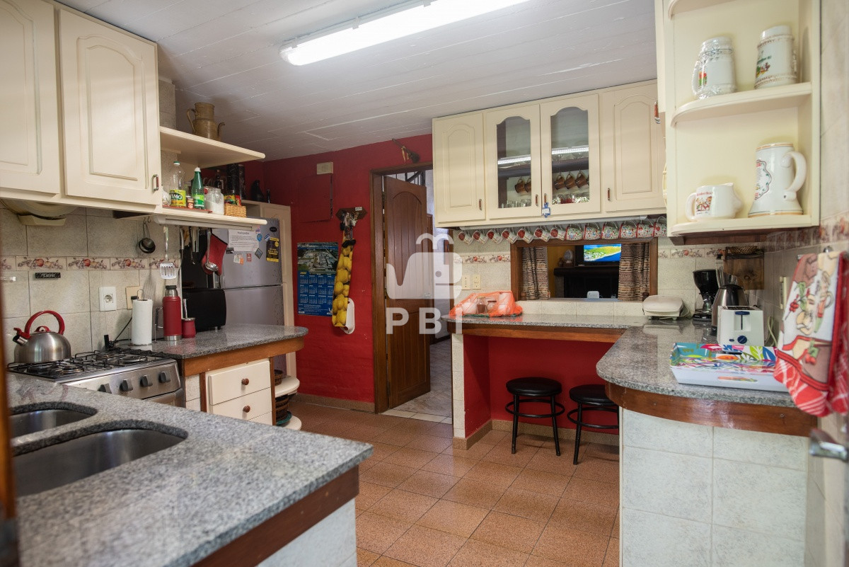 TXV5IGFtcGxpYSBjYXNhIGNvbiBwaXNjaW5hLCBwYXJyaWxsZXJvIHkgYXBhcnRhbWVudG8gYW5leG8uIC0gUmVmIDogUEJJMTU2Mjk=