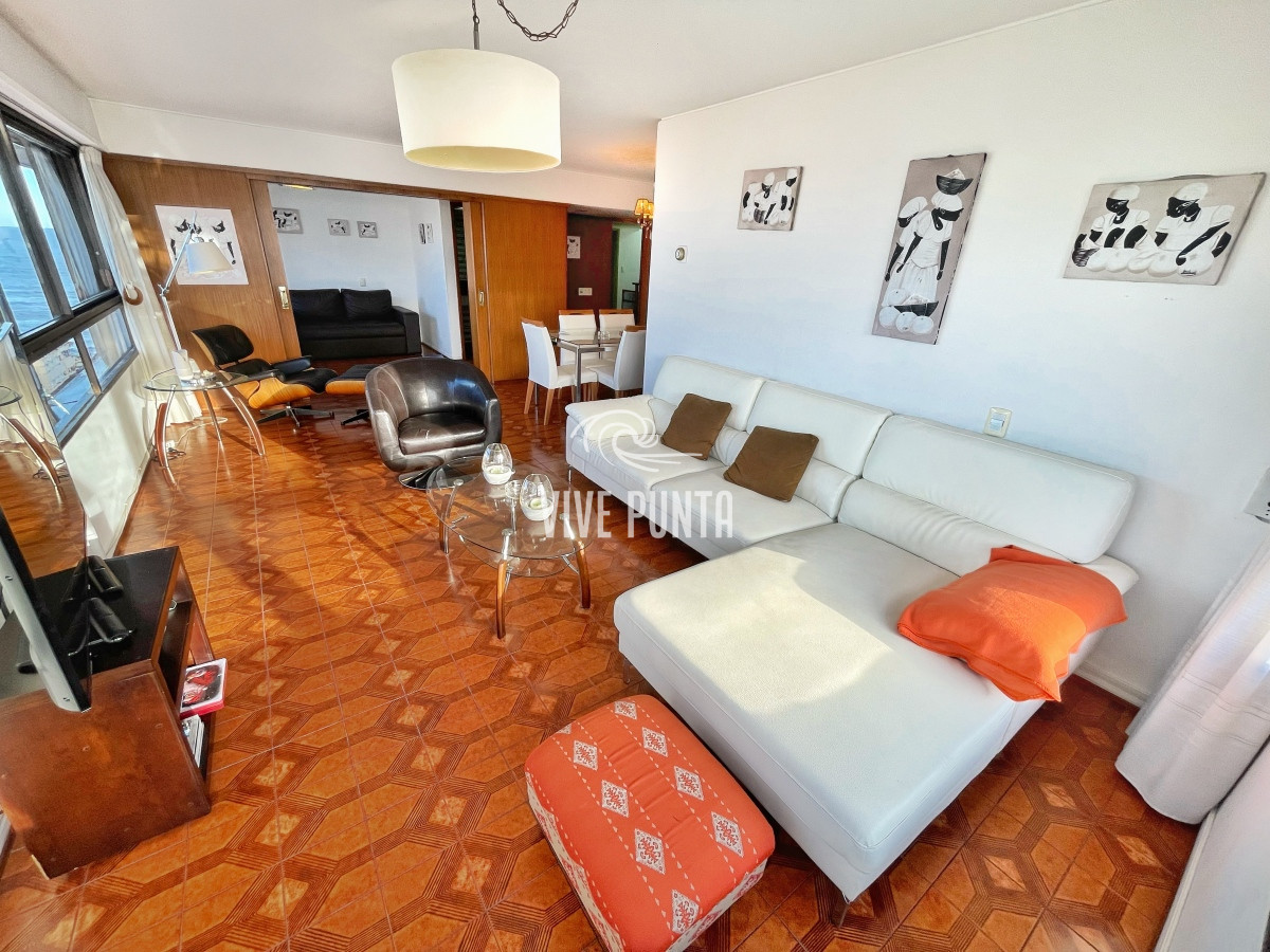 Apartamento ID.474 - Apartamento en venta en Penisnula de 3 dormitorios y dependencia