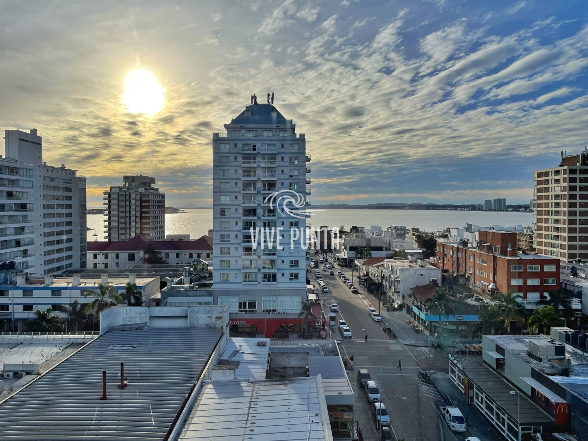 Apartamento ID.474 - Apartamento en venta en Penisnula de 3 dormitorios y dependencia