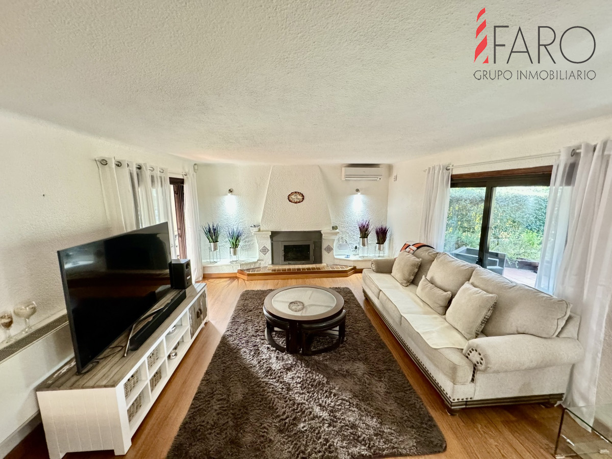 Excelente casa de 4 dormitorios con piscina en venta 