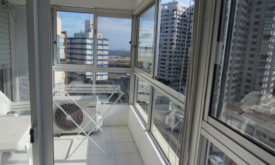 VENTA Apartamento 2 DORMITORIOS con cochera en Punta Del Este