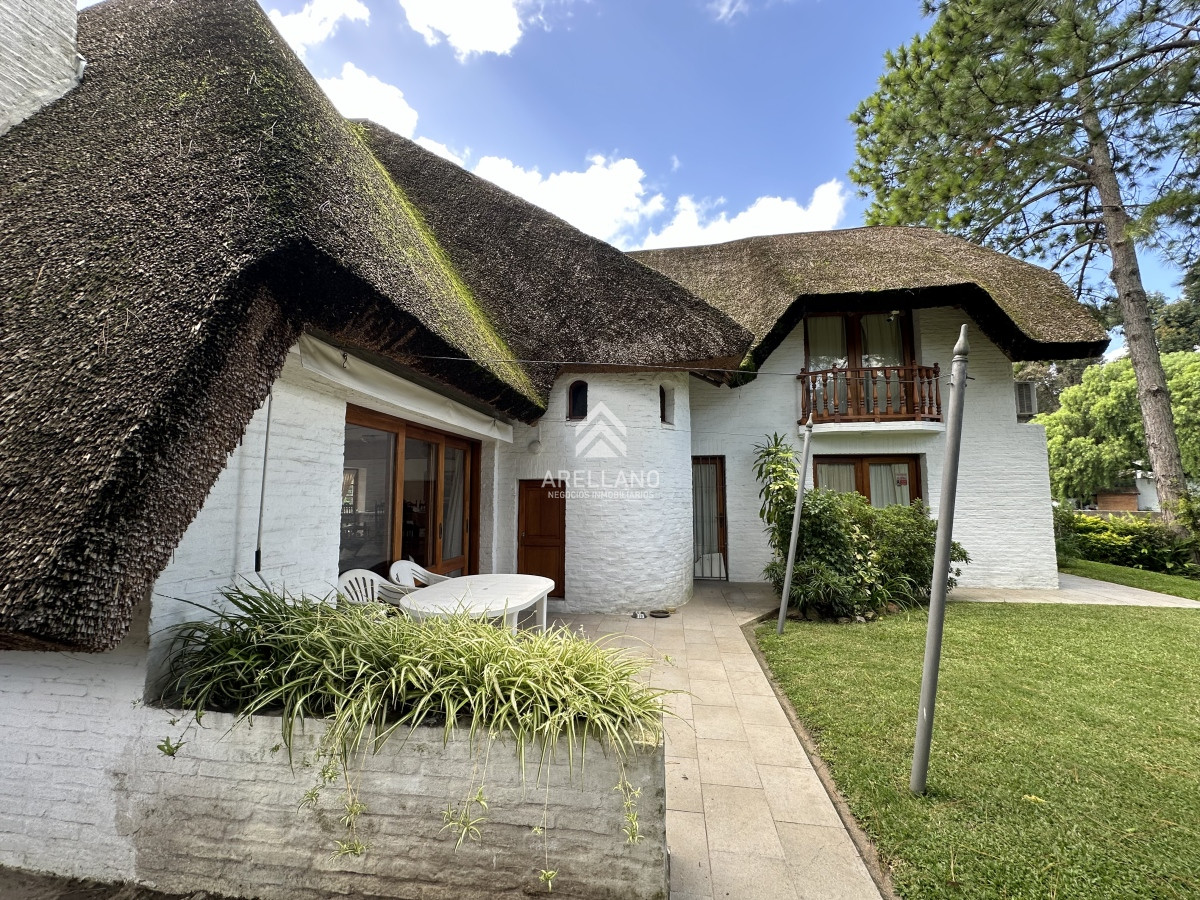 Casa ID.3304 - Muy buen chalet en venta en Pinares 