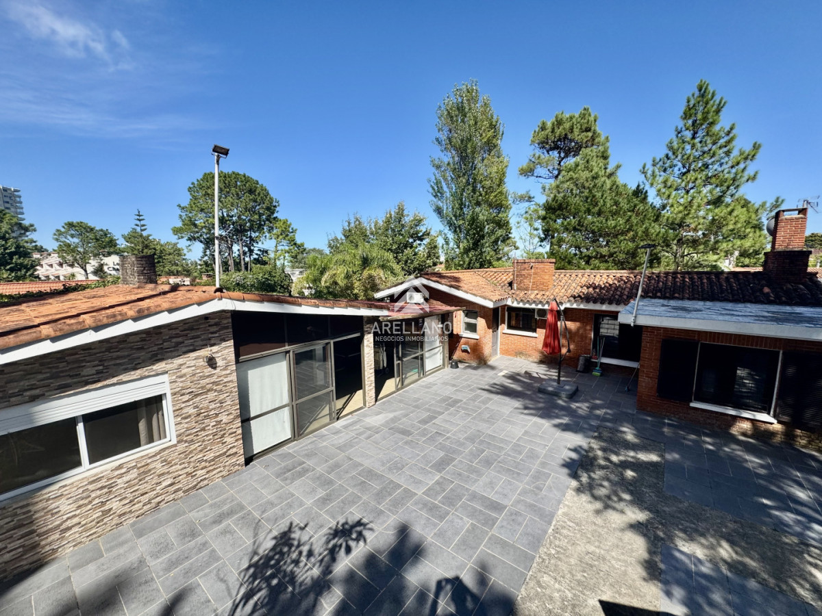 Casa ID.5936 - Venta casa 3 dormitorios playa mansa Punta del Este