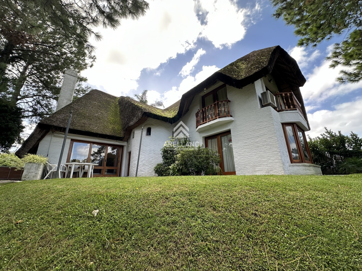 Casa ID.3304 - Muy buen chalet en venta en Pinares 