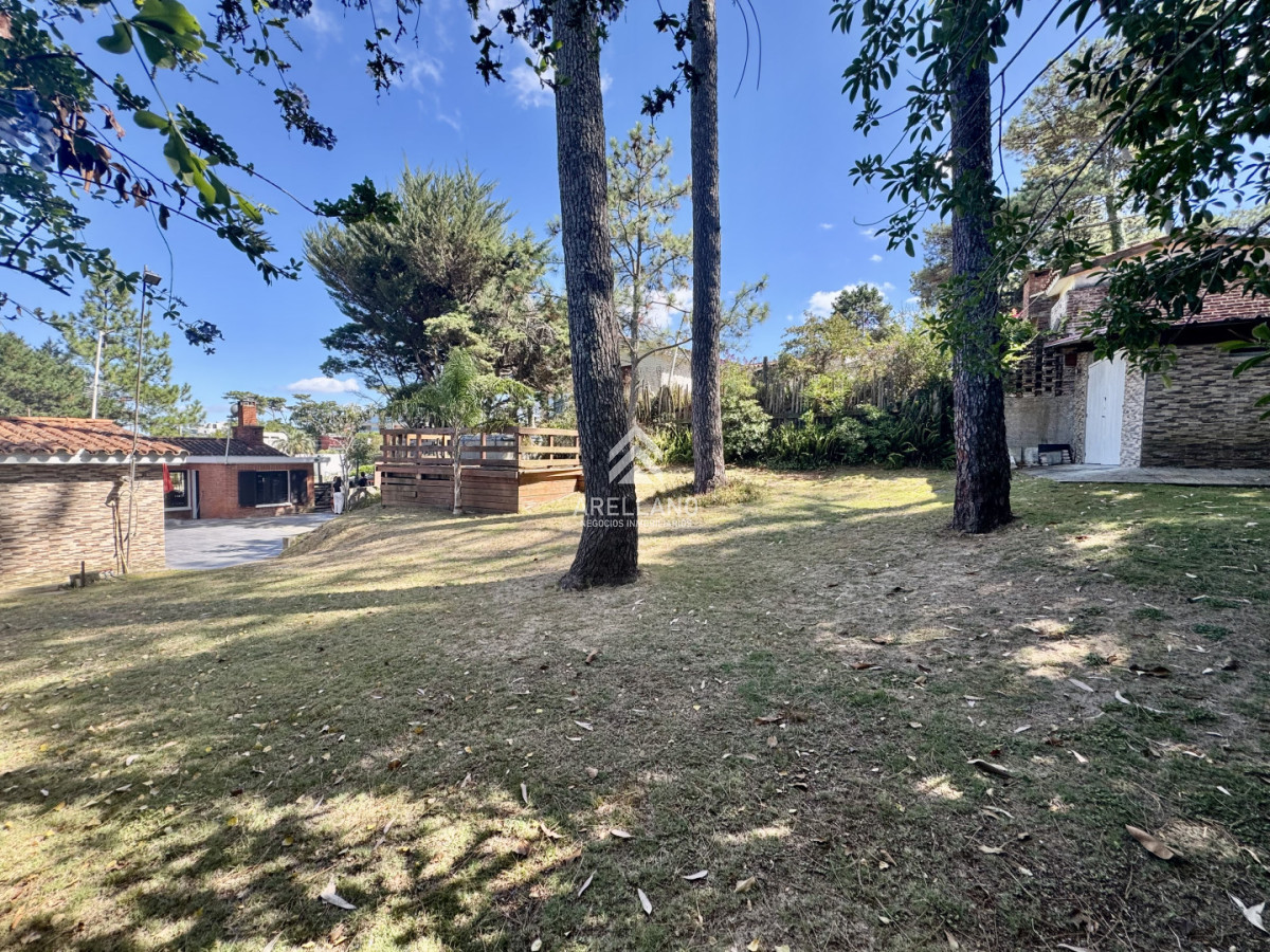 Casa ID.5936 - Venta casa 3 dormitorios playa mansa Punta del Este