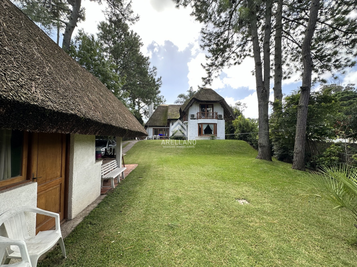 Casa ID.3304 - Muy buen chalet en venta en Pinares 