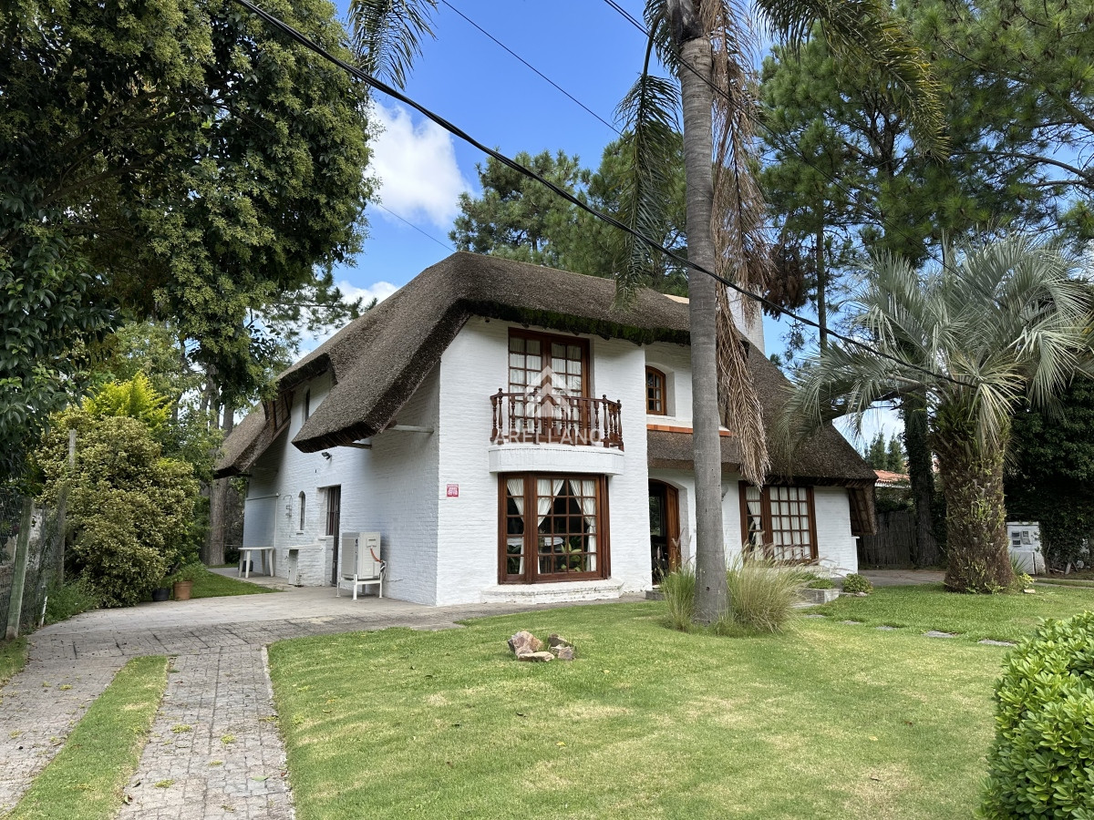 Casa ID.3304 - Muy buen chalet en venta en Pinares 