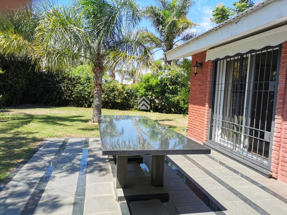 Casa ID.4188 -  4 dormitorios y dependencia playa mansa