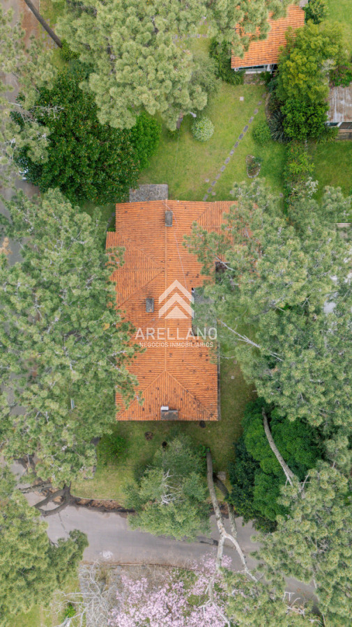 Casa ID.5564 - Chalet tradicional en excelente ubicación, ideal para vivir todo el año