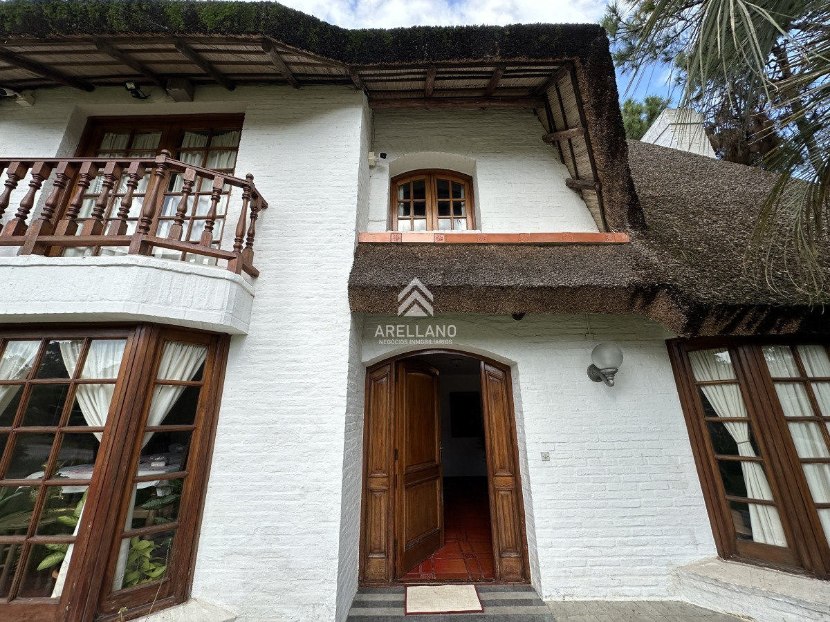 Casa ID.3304 - Muy buen chalet en venta en Pinares 