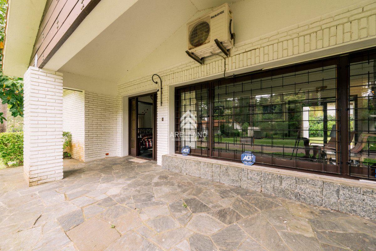 Casa ID.5564 - Chalet tradicional en excelente ubicación, ideal para vivir todo el año