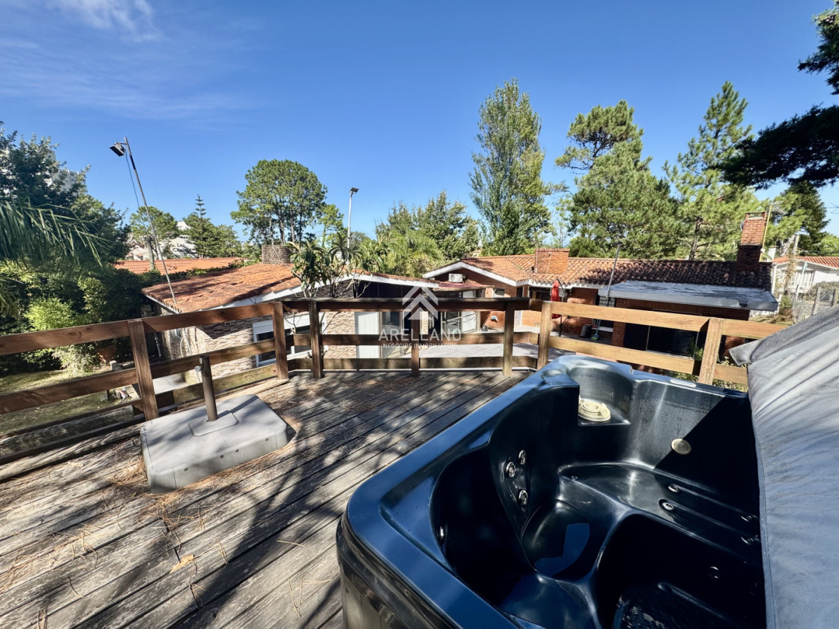 Casa ID.5936 - Venta casa 3 dormitorios playa mansa Punta del Este