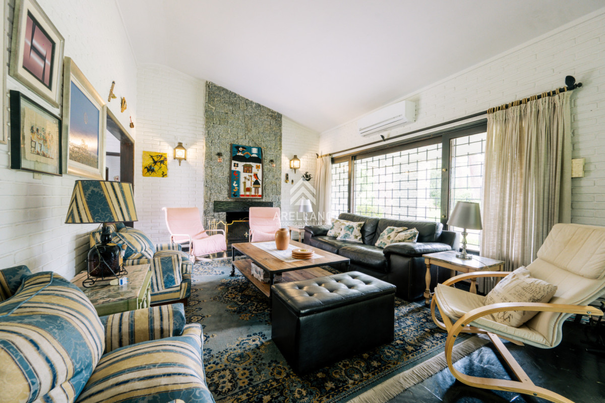 Casa ID.5564 - Chalet tradicional en excelente ubicación, ideal para vivir todo el año