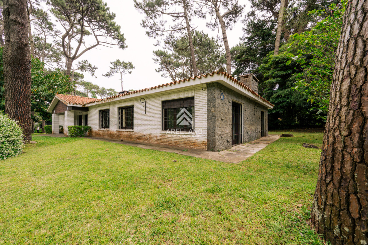 Casa ID.5564 - Chalet tradicional en excelente ubicación, ideal para vivir todo el año