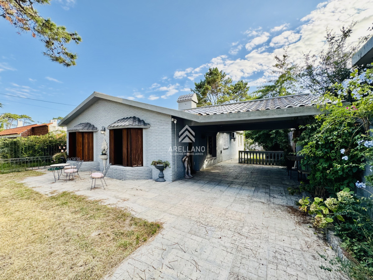 Casa ID.5934 - Venta Casa 4 dormitorios en Playa Mansa