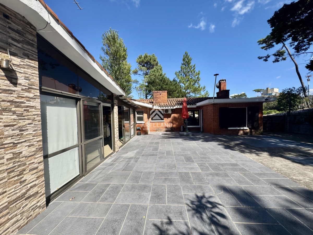 Casa ID.5936 - Venta casa 3 dormitorios playa mansa Punta del Este