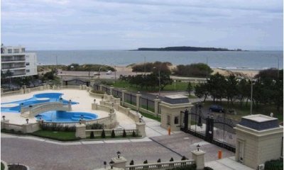Apartamento esquinero en LE JARDIN en la Playa Mansa