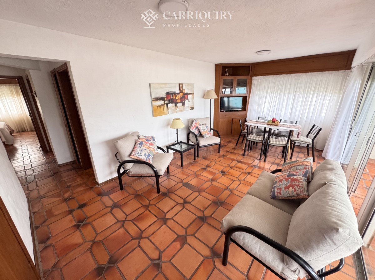 Apartamento ID.10336/INCREIBLE-OPORTUNIDAD-APARTAMENTO-EN-VENTA-2-DORMITORIOS-EN-EL-CORAZON-DE-LA-PENINSULA-CON-TODOS-LOS-SERVICIOS - Apartamento 2 dormitorios 2 baños a metros de playa mansa