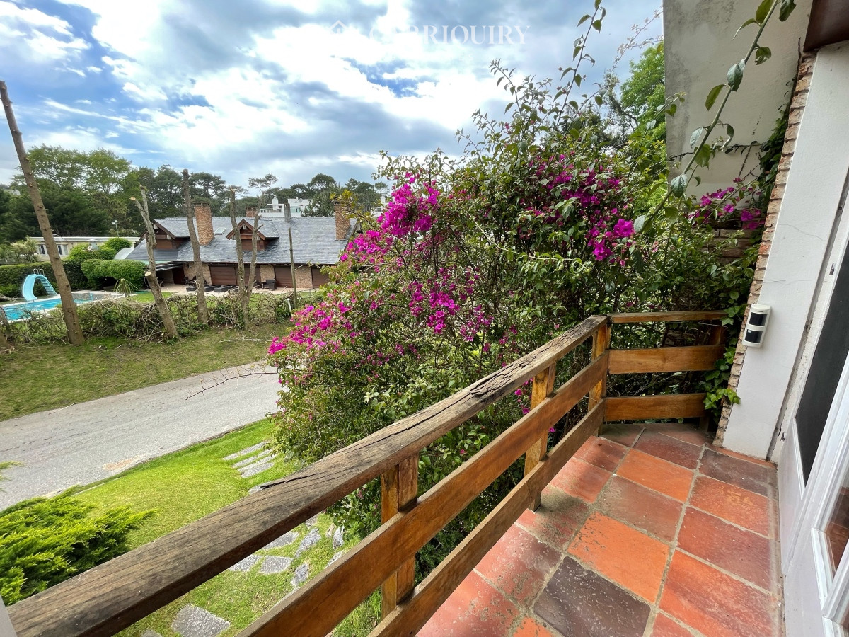 Casa ID.7299/En-alquiler-casa-de-3-dormitorios-más-dependencia-de-servicio-Punta-del-Este- - Casa en Mansa, 4 dormitorios y dependencia, piscina, barbacoa. Alquiler de temporada